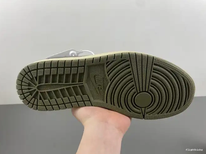 X AIR JORDAN MEDIUM DM7866-200 LOW 1 OLIVE SCOTT OG TRAVIS 0602